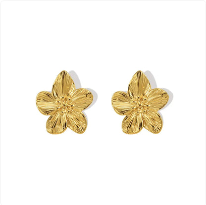 Gold Petal Stud Earrings – Elegant Minimalist Ear Accessory