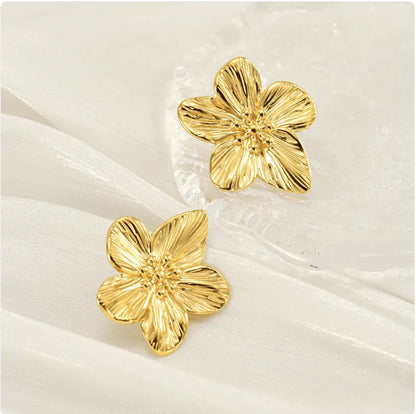 Gold Petal Stud Earrings – Elegant Minimalist Ear Accessory