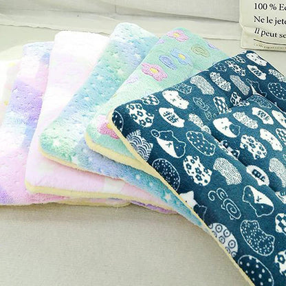 Universal Thickened Pet Sleeping Mat Cat Bed Soft Pet Blanket Mat Washable Autumn Winter Warm Carpet Pet Pad Pet Supplies